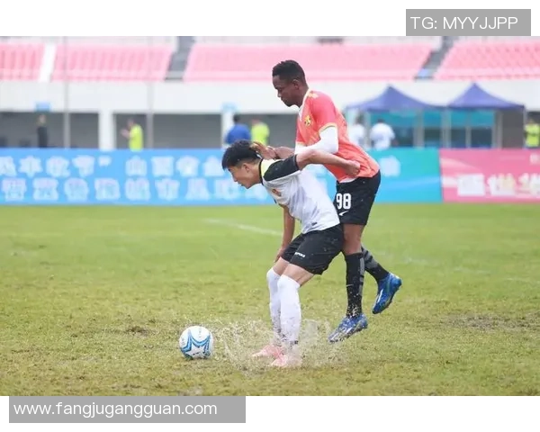 足球明星与教练的精彩对话视频揭秘训练背后的故事与默契配合